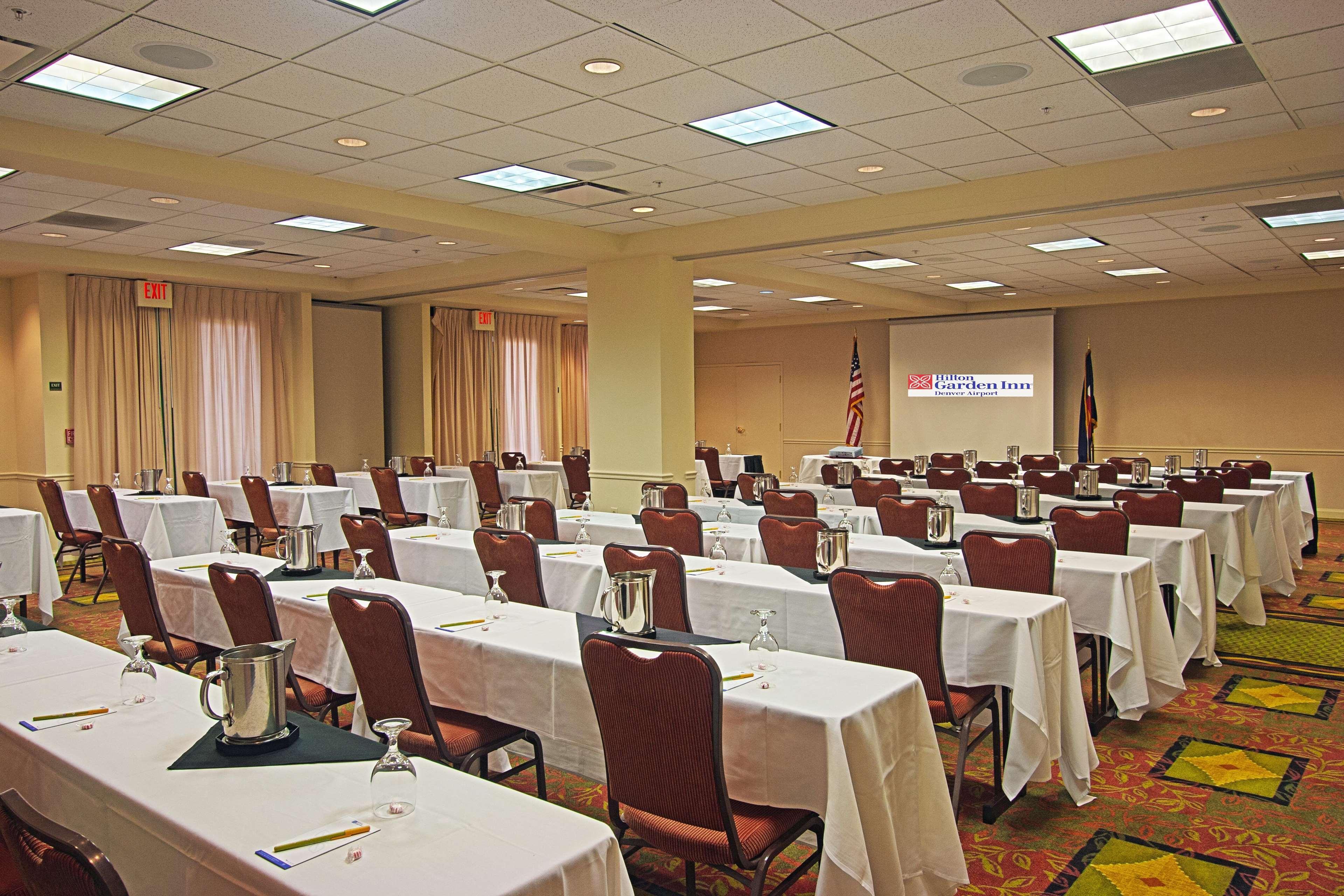 Hilton Garden Inn Denver Airport Аурора Екстериор снимка