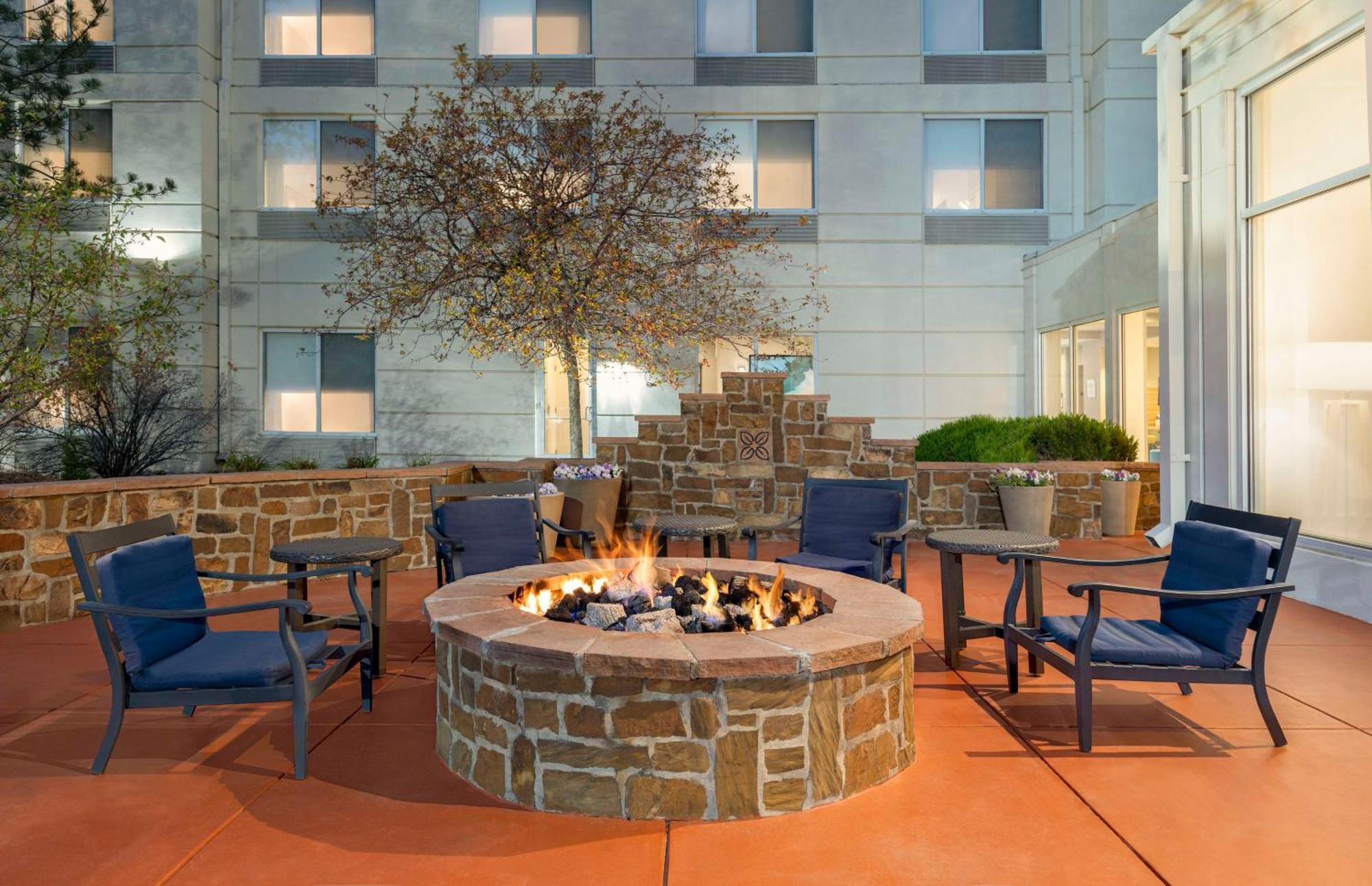 Hilton Garden Inn Denver Airport Аурора Екстериор снимка