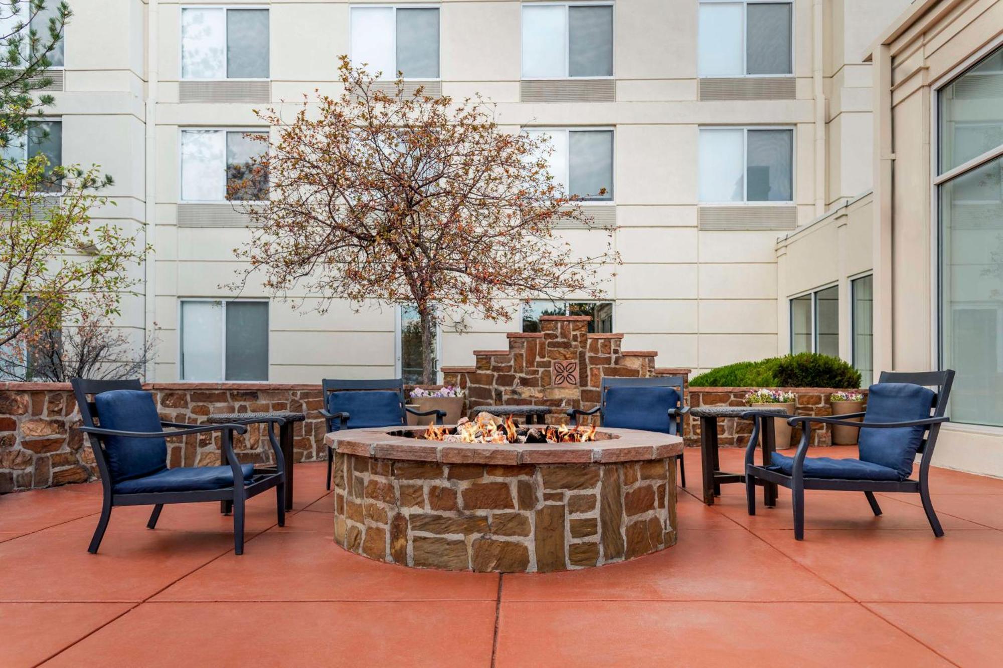 Hilton Garden Inn Denver Airport Аурора Екстериор снимка